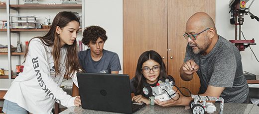 Programa de Especialización para docentes de secundaria, laboratorio de investigación con Dinámica, duración de 6 meses